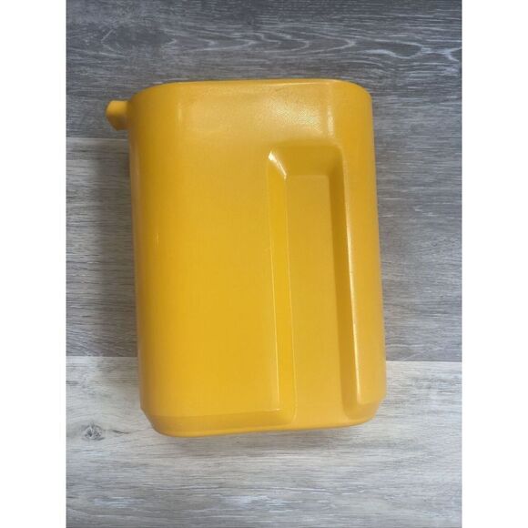 VINTAGE Rubbermaid EASY GRIP 1.5 quart Drink Pitcher W/ LID #0923 Yellow/Orange - Picture 4 of 9
